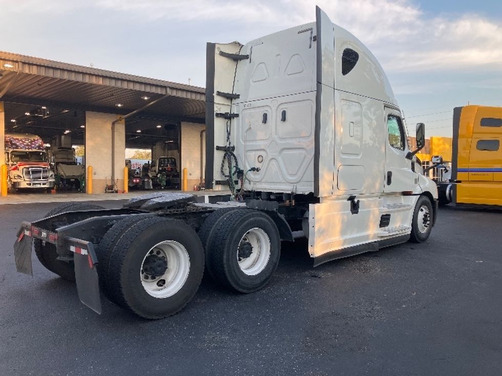 Sleeper Tractor-Heavy Duty Tractors-Freightliner-2020-T12664ST-Tampa-FL-646,137\n\t\tmiles-$ 50,500 - Image 7