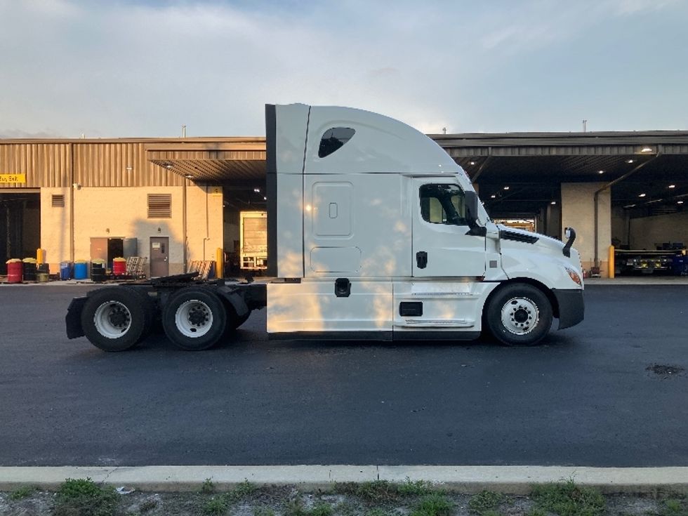 Sleeper Tractor-Heavy Duty Tractors-Freightliner-2020-T12664ST-Tampa-FL-646,137\n\t\tmiles-$ 50,500 - Image 8