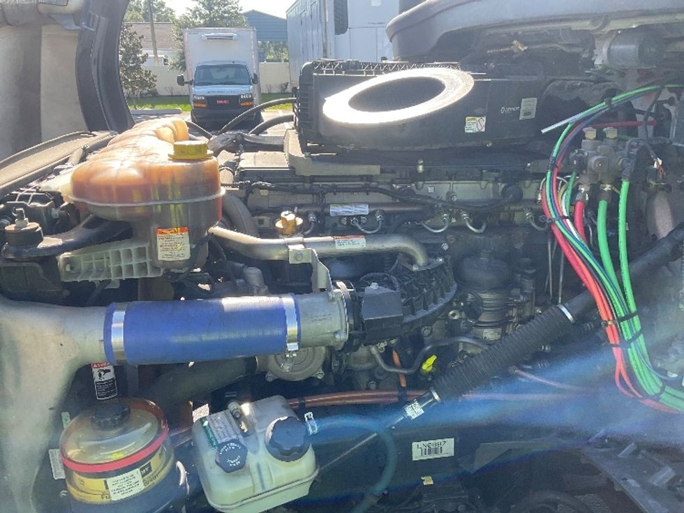 Sleeper Tractor-Heavy Duty Tractors-Freightliner-2020-T12664ST-Tampa-FL-689,023\n\t\tmiles-$ 47,250 - Image 21