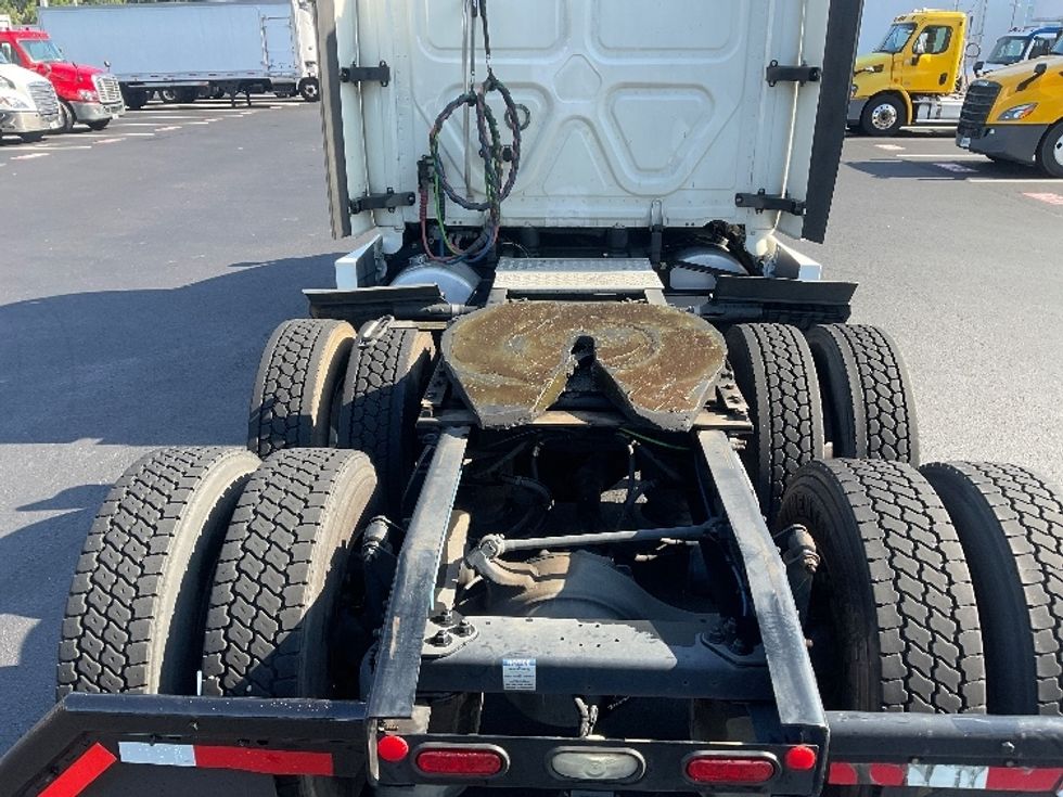 Sleeper Tractor-Heavy Duty Tractors-Freightliner-2020-T12664ST-Tampa-FL-689,023\n\t\tmiles-$ 47,250 - Image 6