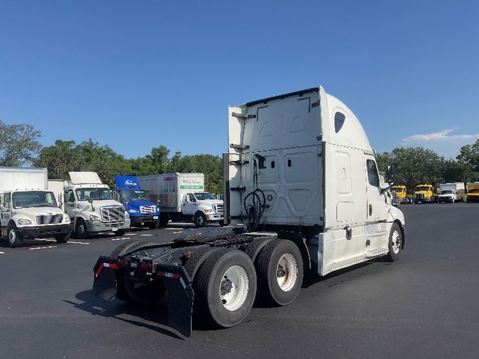 Sleeper Tractor-Heavy Duty Tractors-Freightliner-2020-T12664ST-Tampa-FL-689,023\n\t\tmiles-$ 47,250 - Image 7