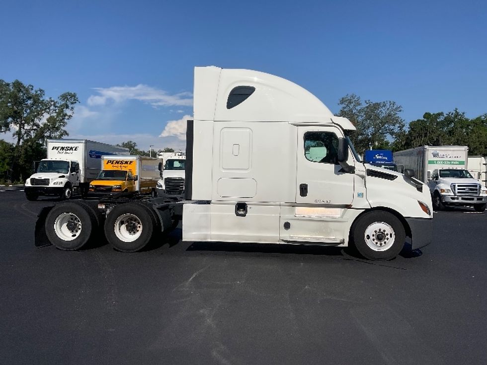 Sleeper Tractor-Heavy Duty Tractors-Freightliner-2020-T12664ST-Tampa-FL-689,023\n\t\tmiles-$ 47,250 - Image 8