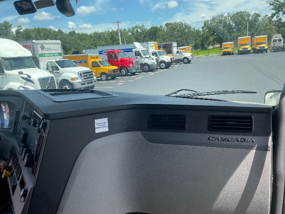 Sleeper Tractor-Heavy Duty Tractors-Freightliner-2020-T12664ST-Tampa-FL-697,546\n\t\tmiles-$ 48,500 - Image 11