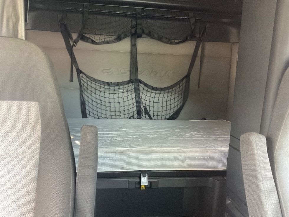 Sleeper Tractor-Heavy Duty Tractors-Freightliner-2020-T12664ST-Tampa-FL-697,546\n\t\tmiles-$ 48,500 - Image 13