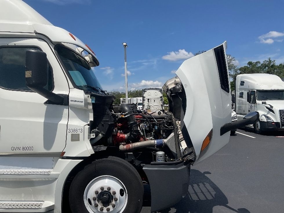Sleeper Tractor-Heavy Duty Tractors-Freightliner-2020-T12664ST-Tampa-FL-697,546\n\t\tmiles-$ 48,500 - Image 17