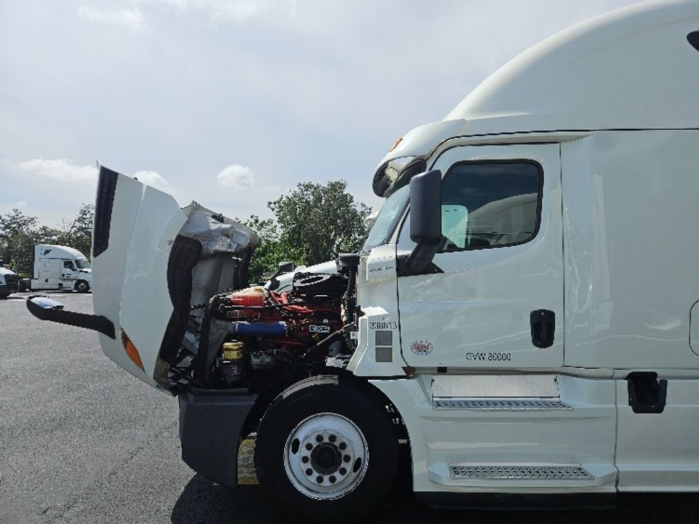 Sleeper Tractor-Heavy Duty Tractors-Freightliner-2020-T12664ST-Tampa-FL-697,546\n\t\tmiles-$ 48,500 - Image 18