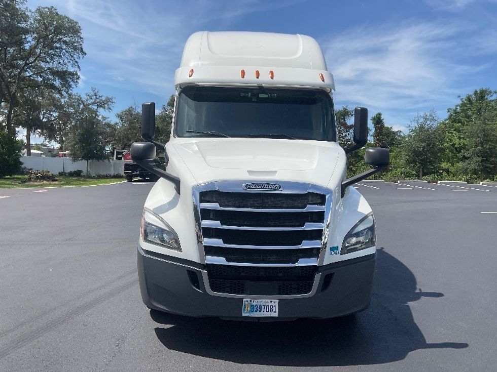 Sleeper Tractor-Heavy Duty Tractors-Freightliner-2020-T12664ST-Tampa-FL-697,546\n\t\tmiles-$ 48,500 - Image 2