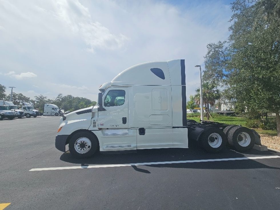 Sleeper Tractor-Heavy Duty Tractors-Freightliner-2020-T12664ST-Tampa-FL-697,546\n\t\tmiles-$ 48,500 - Image 3