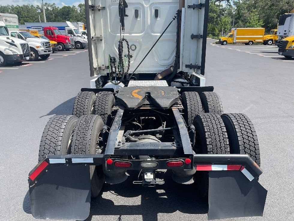 Sleeper Tractor-Heavy Duty Tractors-Freightliner-2020-T12664ST-Tampa-FL-697,546\n\t\tmiles-$ 48,500 - Image 4
