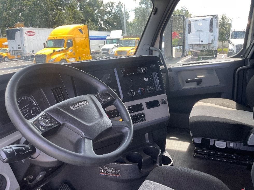 Sleeper Tractor-Heavy Duty Tractors-Freightliner-2020-T12664ST-Tampa-FL-697,546\n\t\tmiles-$ 48,500 - Image 7