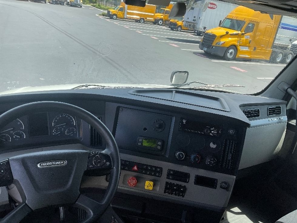 Sleeper Tractor-Heavy Duty Tractors-Freightliner-2020-T12664ST-Tampa-FL-697,546\n\t\tmiles-$ 48,500 - Image 8