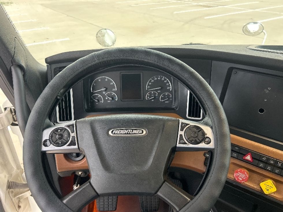 Sleeper Tractor-Heavy Duty Tractors-Freightliner-2020-T12664ST-Terrell-TX-238,983\n\t\tmiles-$ 81,750 - Image 11