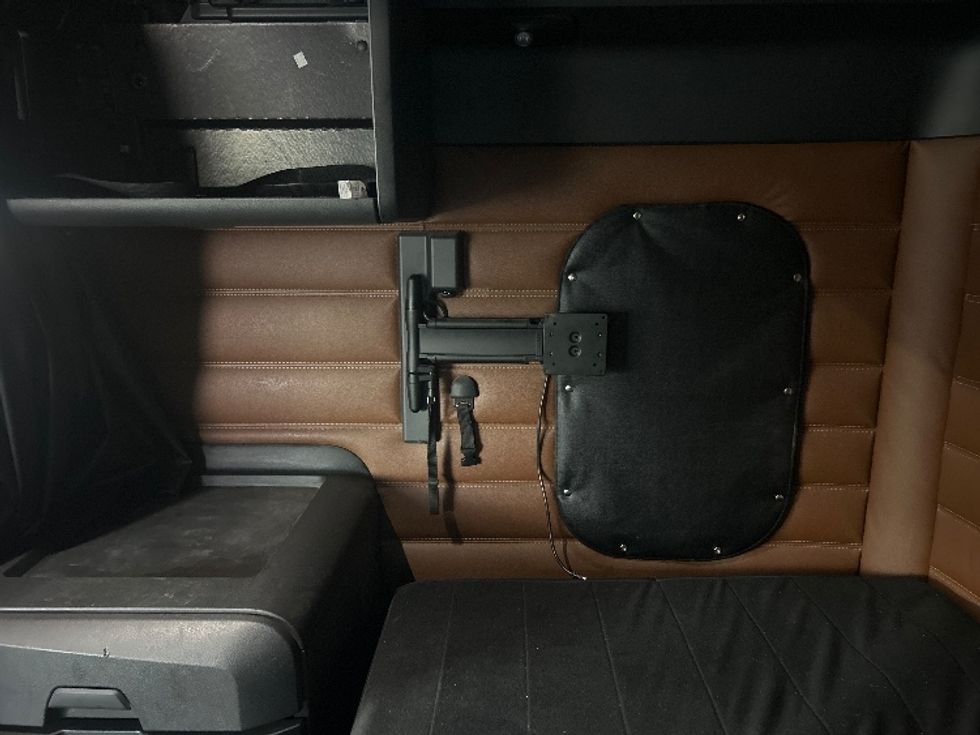 Sleeper Tractor-Heavy Duty Tractors-Freightliner-2020-T12664ST-Terrell-TX-238,983\n\t\tmiles-$ 81,750 - Image 19