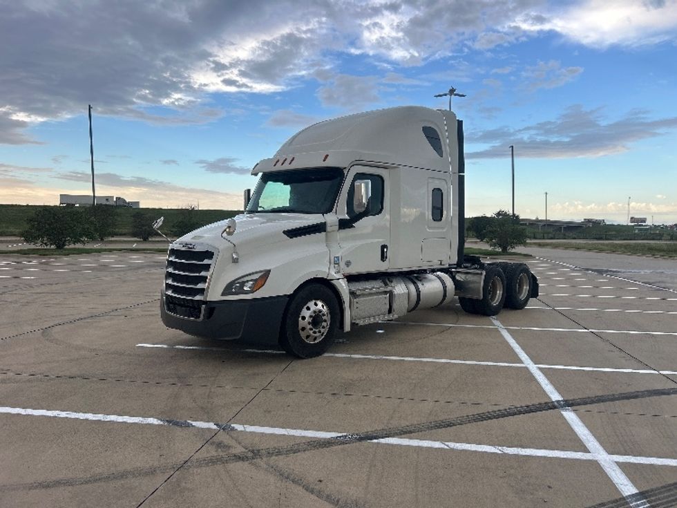 Sleeper Tractor-Heavy Duty Tractors-Freightliner-2020-T12664ST-Terrell-TX-238,983\n\t\tmiles-$ 81,750 - Image 3