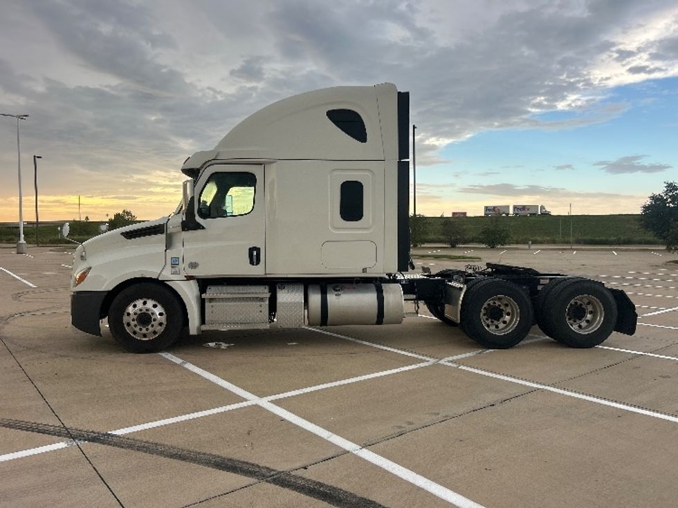 Sleeper Tractor-Heavy Duty Tractors-Freightliner-2020-T12664ST-Terrell-TX-238,983\n\t\tmiles-$ 81,750 - Image 4