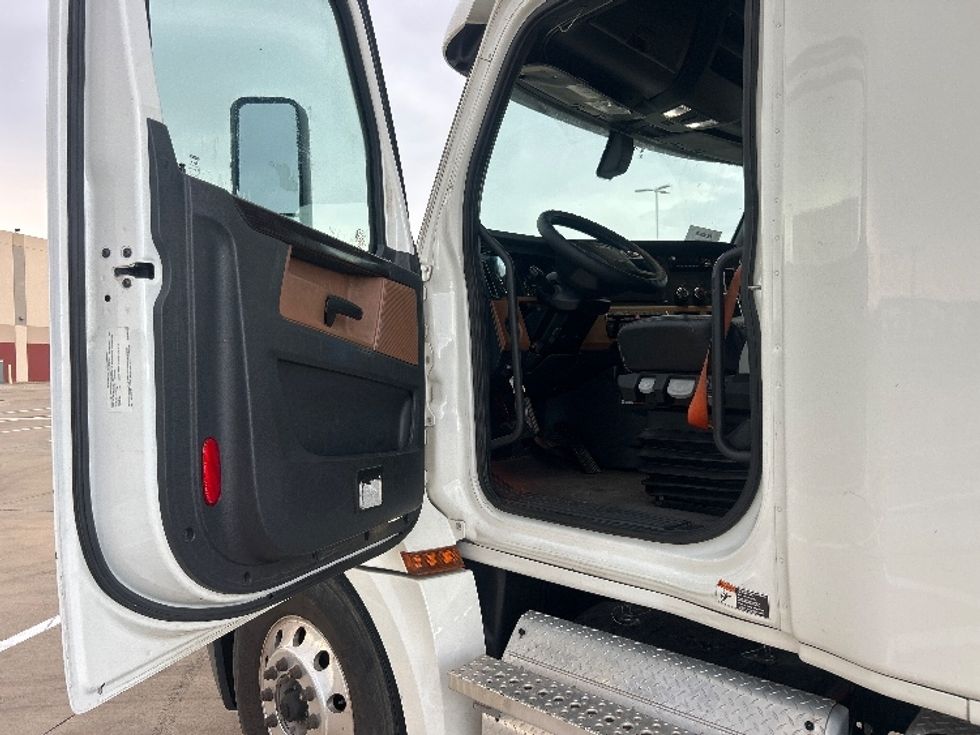 Sleeper Tractor-Heavy Duty Tractors-Freightliner-2020-T12664ST-Terrell-TX-238,983\n\t\tmiles-$ 81,750 - Image 9