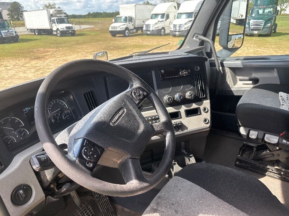 Sleeper Tractor-Heavy Duty Tractors-Freightliner-2020-T12664ST-Tifton-GA-398,638\n\t\tmiles-$ 66,000 - Image 10