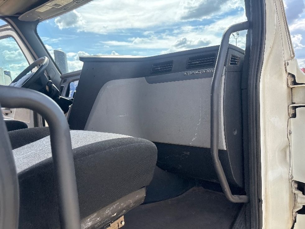 Sleeper Tractor-Heavy Duty Tractors-Freightliner-2020-T12664ST-Tifton-GA-398,638\n\t\tmiles-$ 66,000 - Image 14