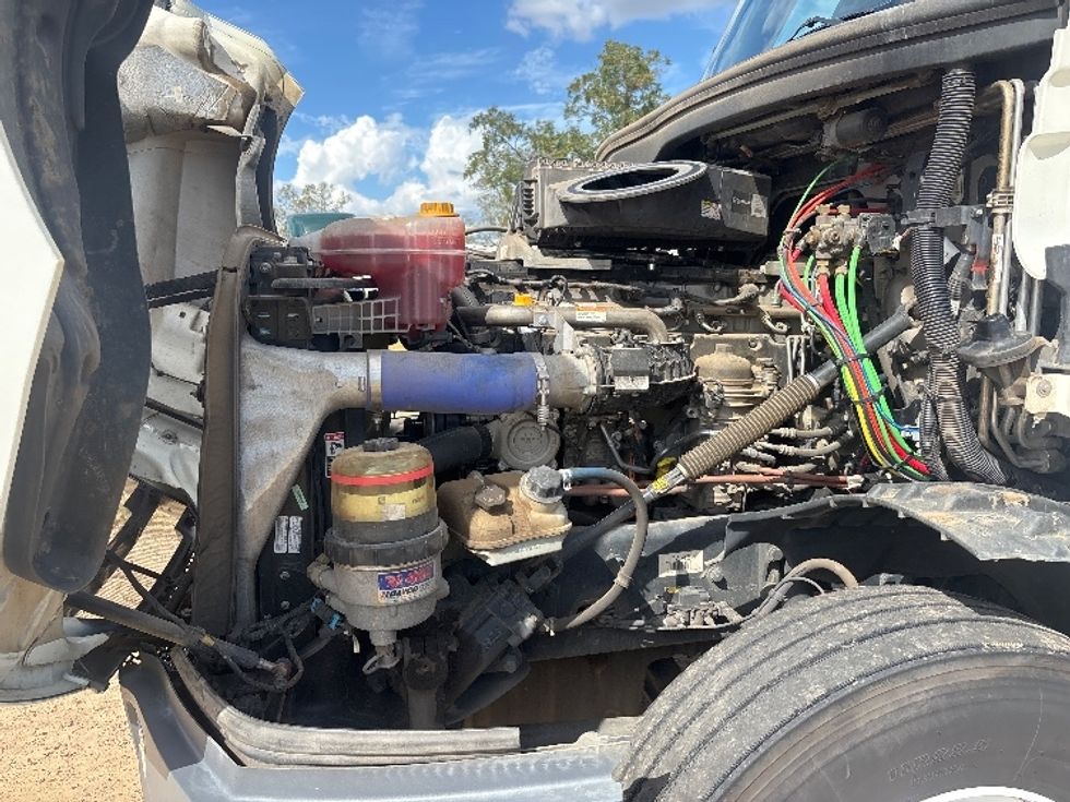 Sleeper Tractor-Heavy Duty Tractors-Freightliner-2020-T12664ST-Tifton-GA-398,638\n\t\tmiles-$ 66,000 - Image 21