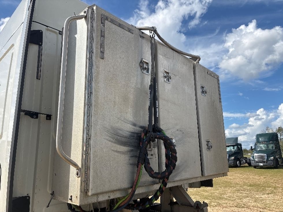 Sleeper Tractor-Heavy Duty Tractors-Freightliner-2020-T12664ST-Tifton-GA-398,638\n\t\tmiles-$ 66,000 - Image 22