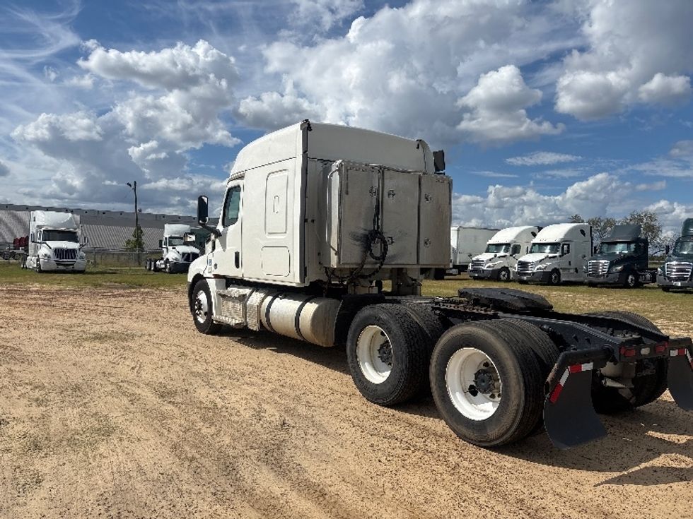 Sleeper Tractor-Heavy Duty Tractors-Freightliner-2020-T12664ST-Tifton-GA-398,638\n\t\tmiles-$ 66,000 - Image 5