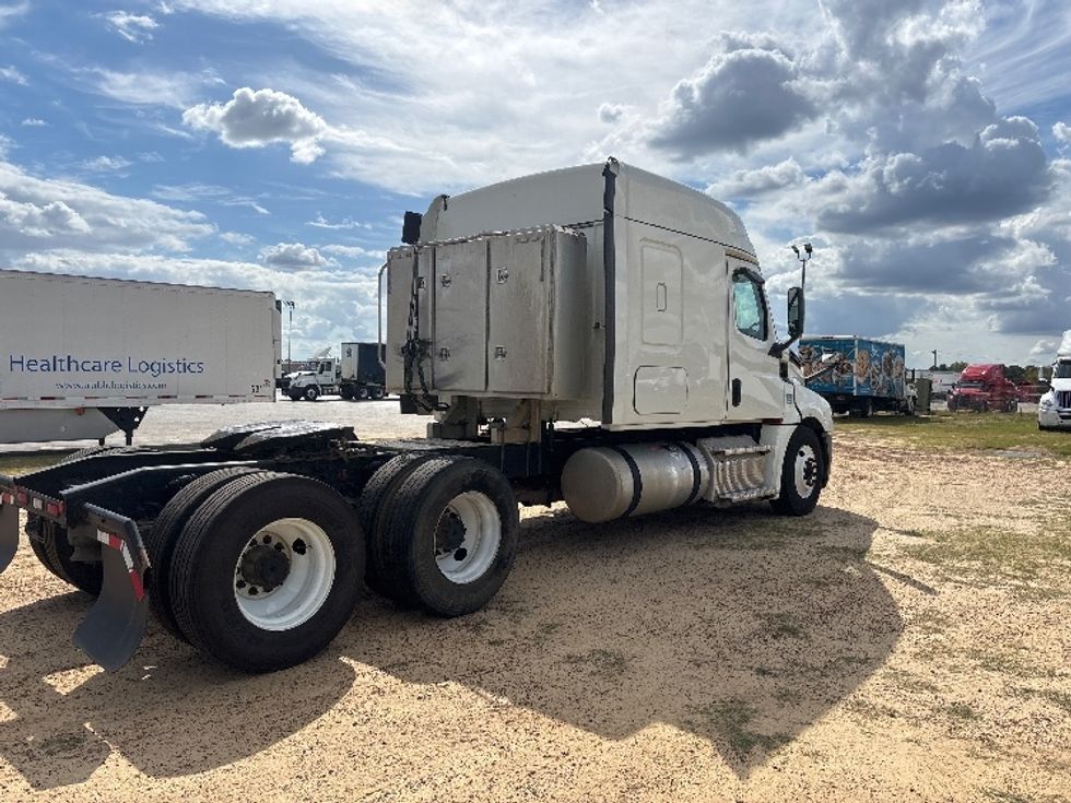 Sleeper Tractor-Heavy Duty Tractors-Freightliner-2020-T12664ST-Tifton-GA-398,638\n\t\tmiles-$ 66,000 - Image 7