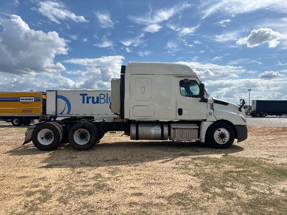 Sleeper Tractor-Heavy Duty Tractors-Freightliner-2020-T12664ST-Tifton-GA-398,638\n\t\tmiles-$ 66,000 - Image 8