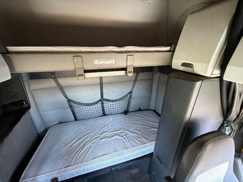 Sleeper Tractor-Heavy Duty Tractors-Freightliner-2020-T12664ST-Tifton-GA-465,044\n\t\tmiles-$ 55,750 - Image 15