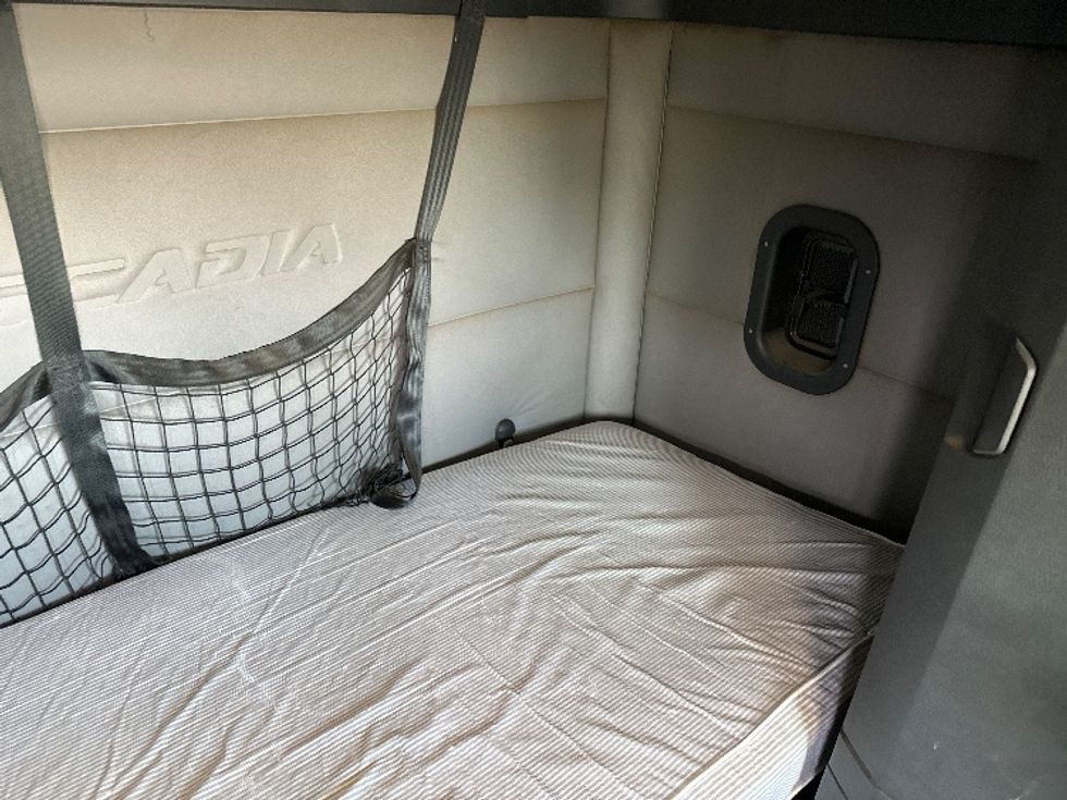 Sleeper Tractor-Heavy Duty Tractors-Freightliner-2020-T12664ST-Tifton-GA-465,044\n\t\tmiles-$ 55,750 - Image 16