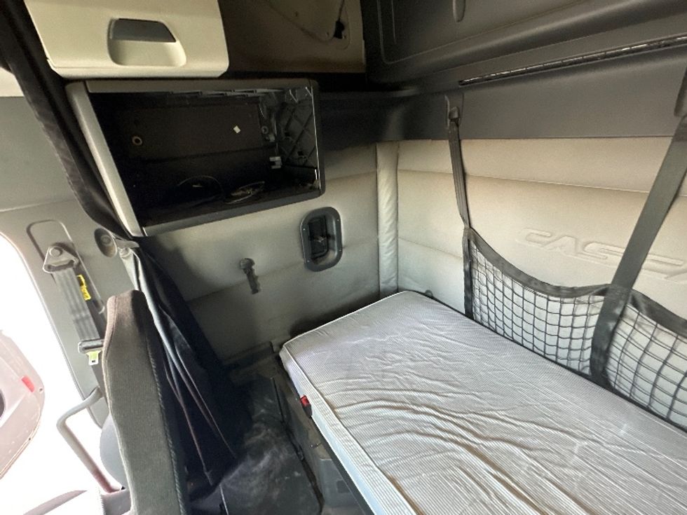 Sleeper Tractor-Heavy Duty Tractors-Freightliner-2020-T12664ST-Tifton-GA-465,044\n\t\tmiles-$ 55,750 - Image 18