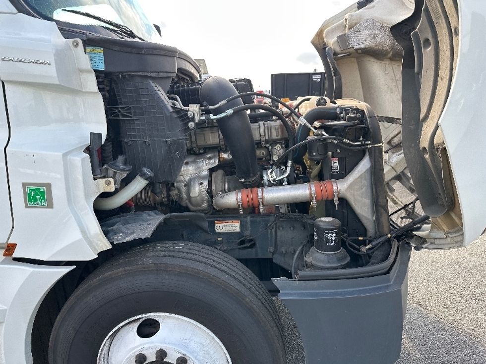 Sleeper Tractor-Heavy Duty Tractors-Freightliner-2020-T12664ST-Tifton-GA-465,044\n\t\tmiles-$ 55,750 - Image 20