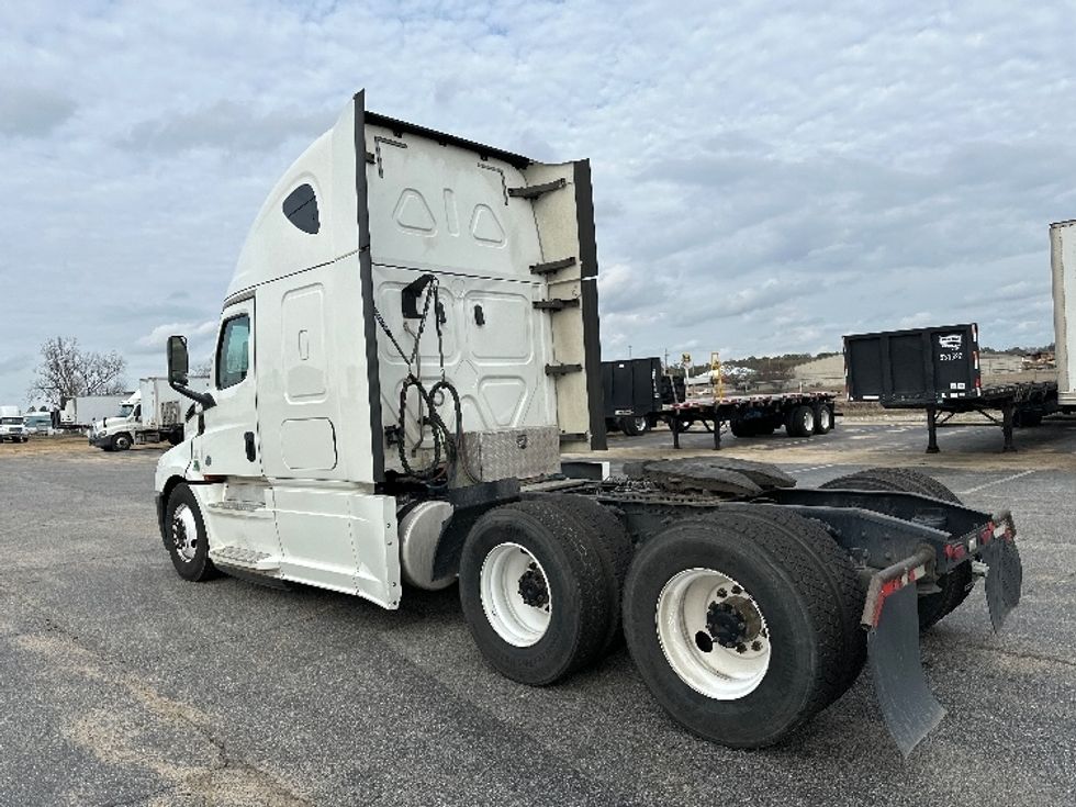 Sleeper Tractor-Heavy Duty Tractors-Freightliner-2020-T12664ST-Tifton-GA-465,044\n\t\tmiles-$ 55,750 - Image 4