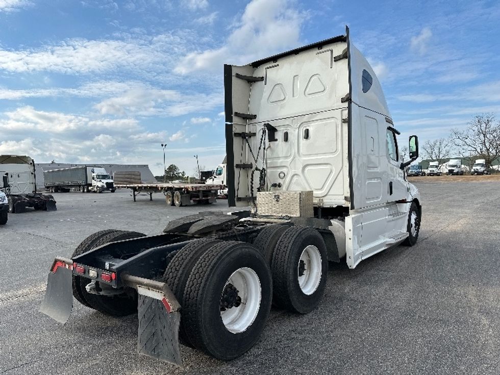 Sleeper Tractor-Heavy Duty Tractors-Freightliner-2020-T12664ST-Tifton-GA-465,044\n\t\tmiles-$ 55,750 - Image 6