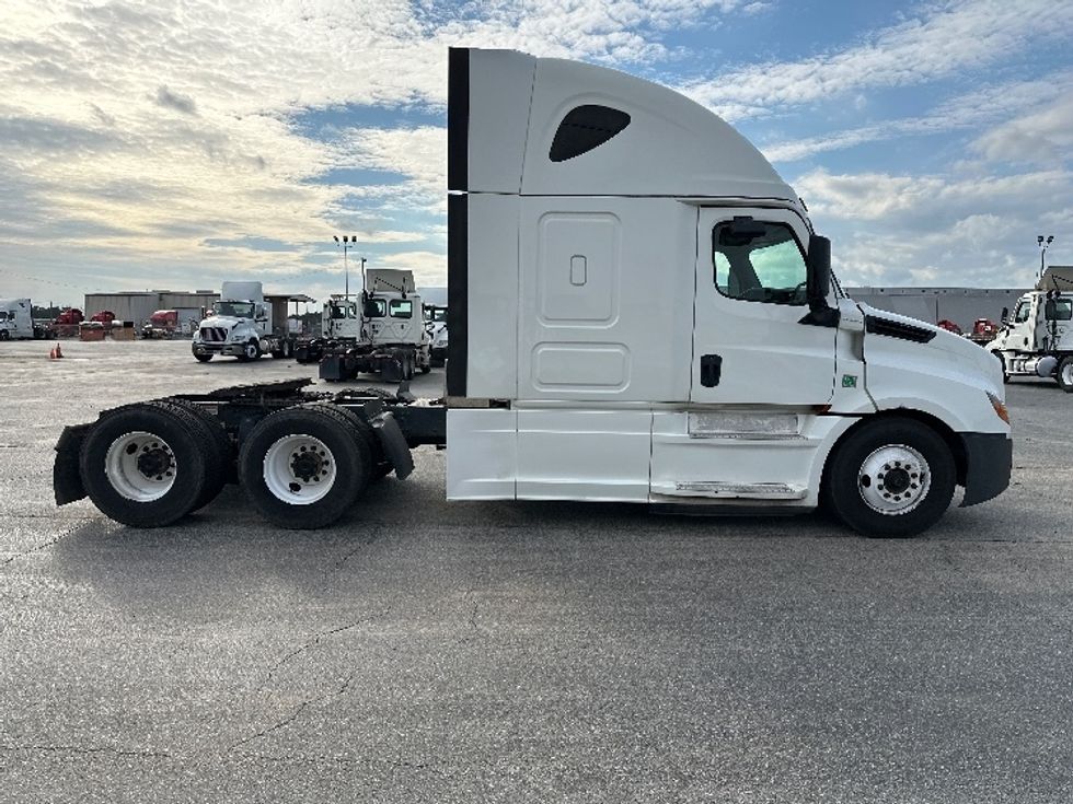 Sleeper Tractor-Heavy Duty Tractors-Freightliner-2020-T12664ST-Tifton-GA-465,044\n\t\tmiles-$ 55,750 - Image 7