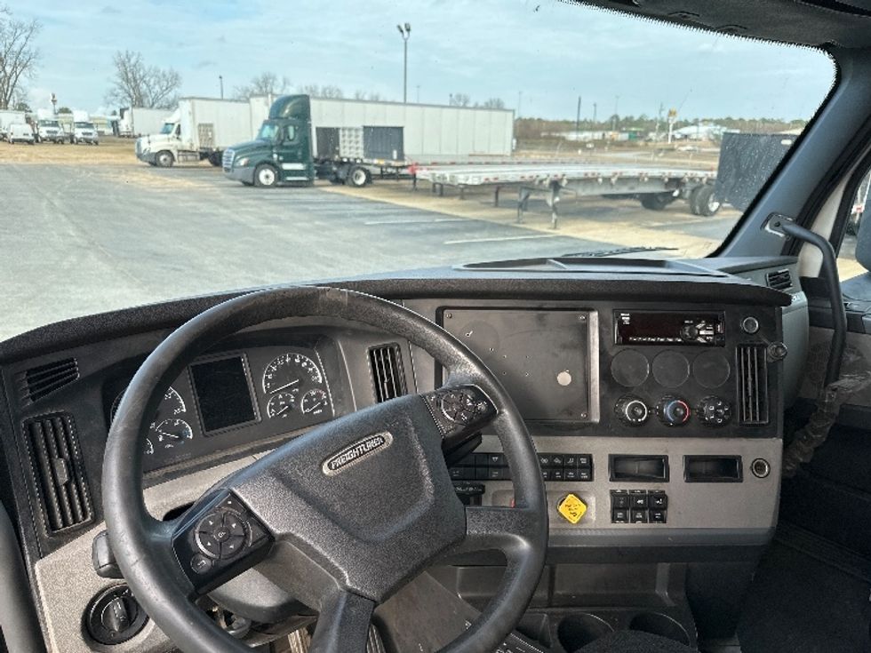Sleeper Tractor-Heavy Duty Tractors-Freightliner-2020-T12664ST-Tifton-GA-465,044\n\t\tmiles-$ 55,750 - Image 9