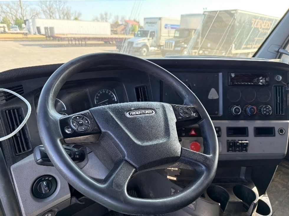 Sleeper Tractor-Heavy Duty Tractors-Freightliner-2020-T12664ST-Tifton-GA-608,633\n\t\tmiles-$ 48,250 - Image 10