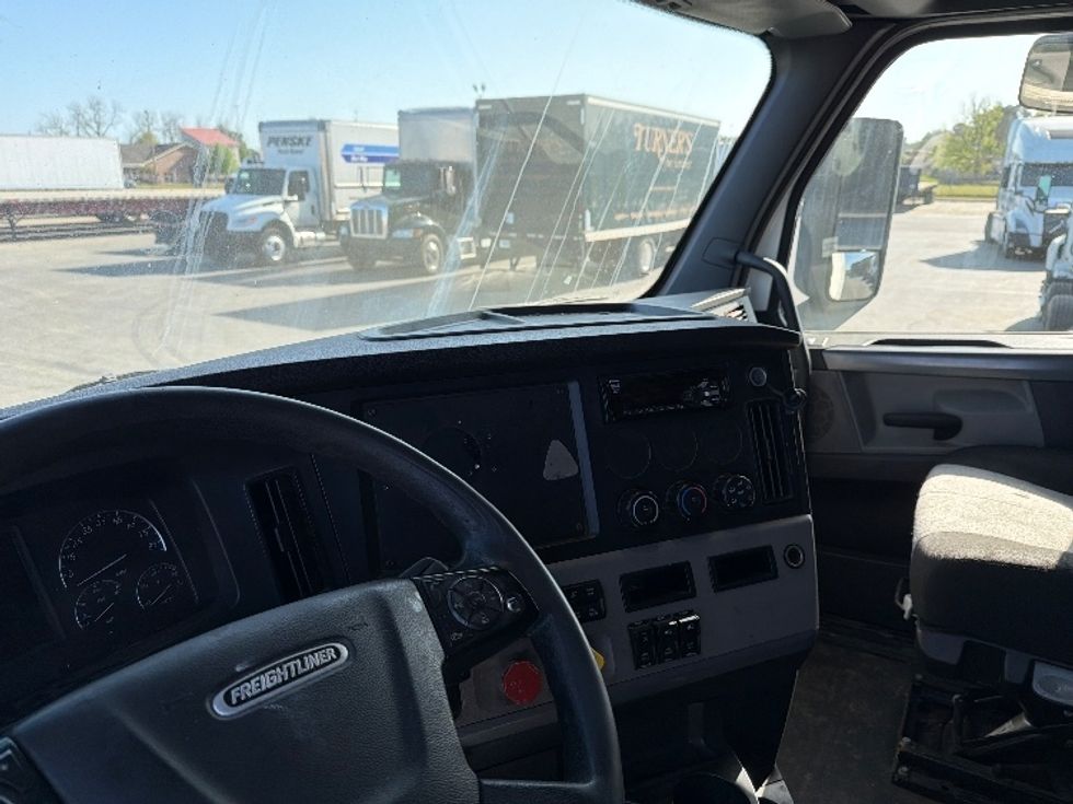 Sleeper Tractor-Heavy Duty Tractors-Freightliner-2020-T12664ST-Tifton-GA-608,633\n\t\tmiles-$ 48,250 - Image 11