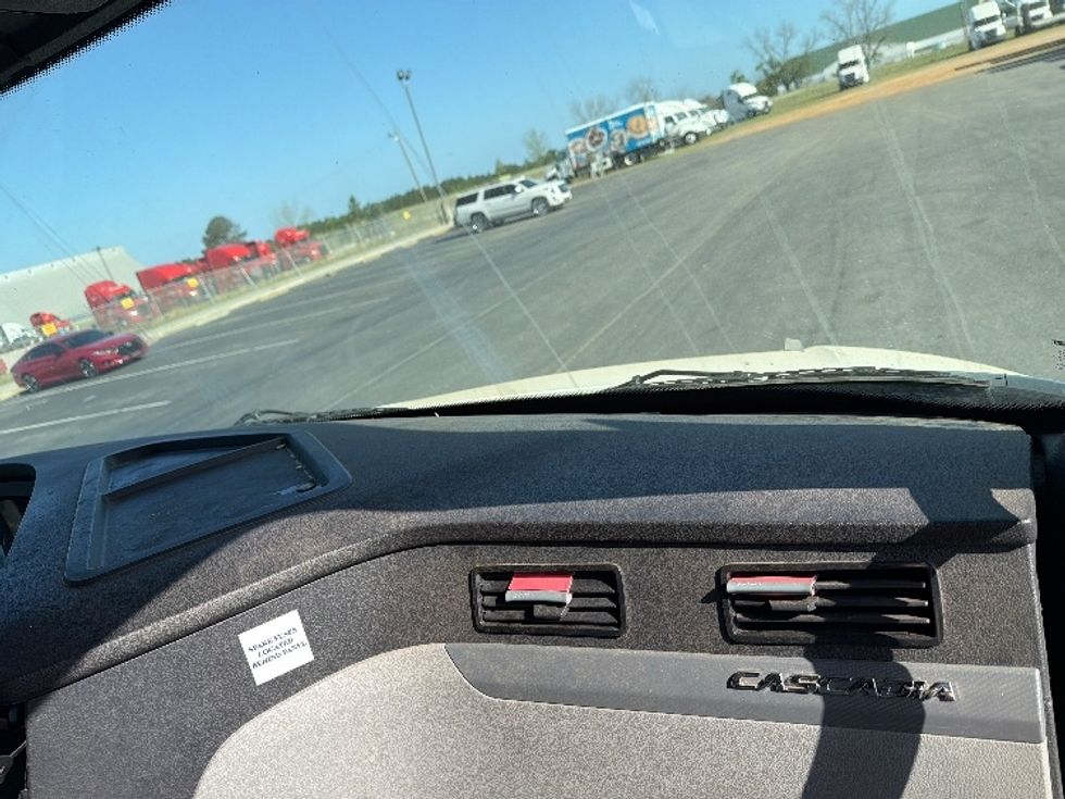 Sleeper Tractor-Heavy Duty Tractors-Freightliner-2020-T12664ST-Tifton-GA-608,633\n\t\tmiles-$ 48,250 - Image 12