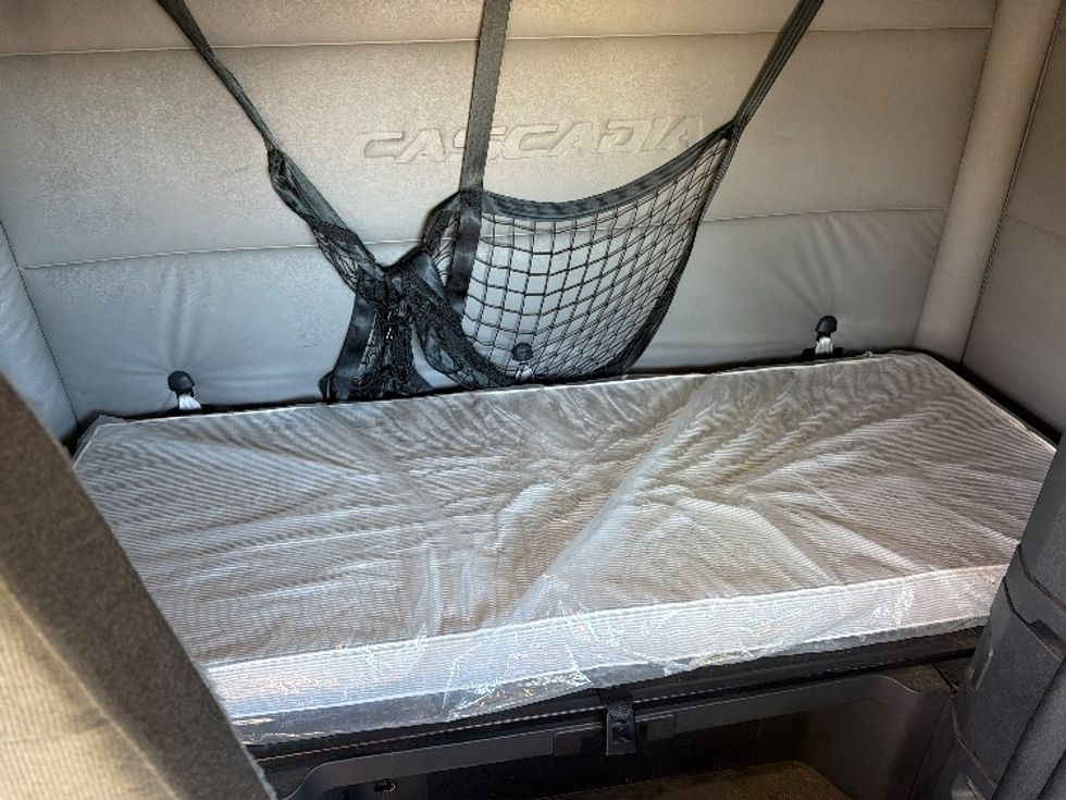 Sleeper Tractor-Heavy Duty Tractors-Freightliner-2020-T12664ST-Tifton-GA-608,633\n\t\tmiles-$ 48,250 - Image 14