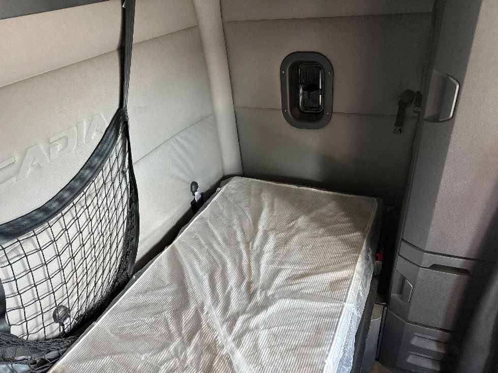 Sleeper Tractor-Heavy Duty Tractors-Freightliner-2020-T12664ST-Tifton-GA-608,633\n\t\tmiles-$ 48,250 - Image 16