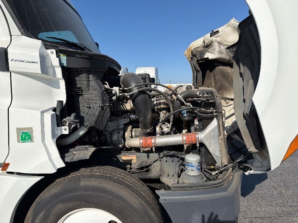 Sleeper Tractor-Heavy Duty Tractors-Freightliner-2020-T12664ST-Tifton-GA-608,633\n\t\tmiles-$ 48,250 - Image 18