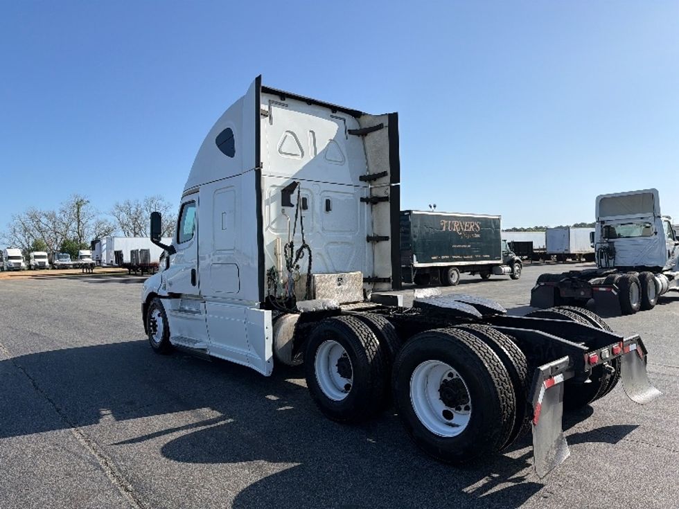 Sleeper Tractor-Heavy Duty Tractors-Freightliner-2020-T12664ST-Tifton-GA-608,633\n\t\tmiles-$ 48,250 - Image 5