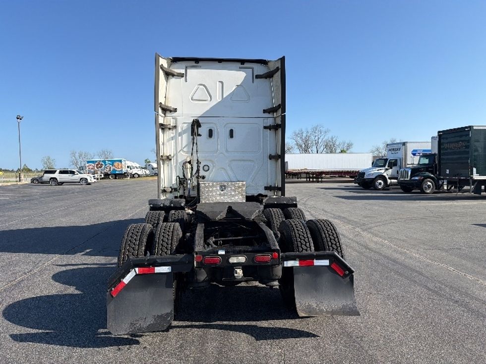 Sleeper Tractor-Heavy Duty Tractors-Freightliner-2020-T12664ST-Tifton-GA-608,633\n\t\tmiles-$ 48,250 - Image 6