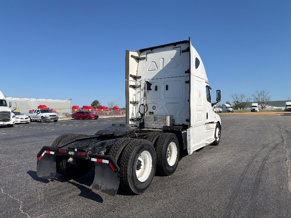Sleeper Tractor-Heavy Duty Tractors-Freightliner-2020-T12664ST-Tifton-GA-608,633\n\t\tmiles-$ 48,250 - Image 7