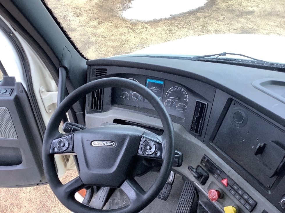 Sleeper Tractor-Heavy Duty Tractors-Freightliner-2020-T12664ST-Tifton-GA-706,577\n\t\tmiles-$ 39,250 - Image 11