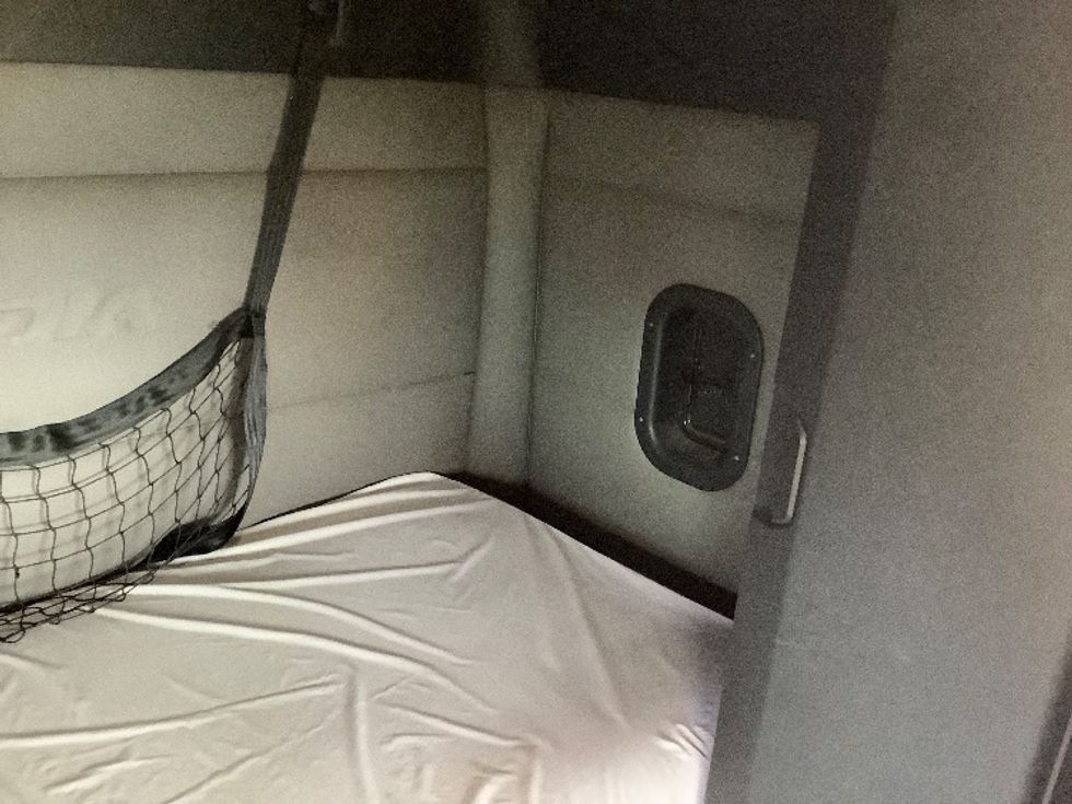 Sleeper Tractor-Heavy Duty Tractors-Freightliner-2020-T12664ST-Tifton-GA-706,577\n\t\tmiles-$ 39,250 - Image 17