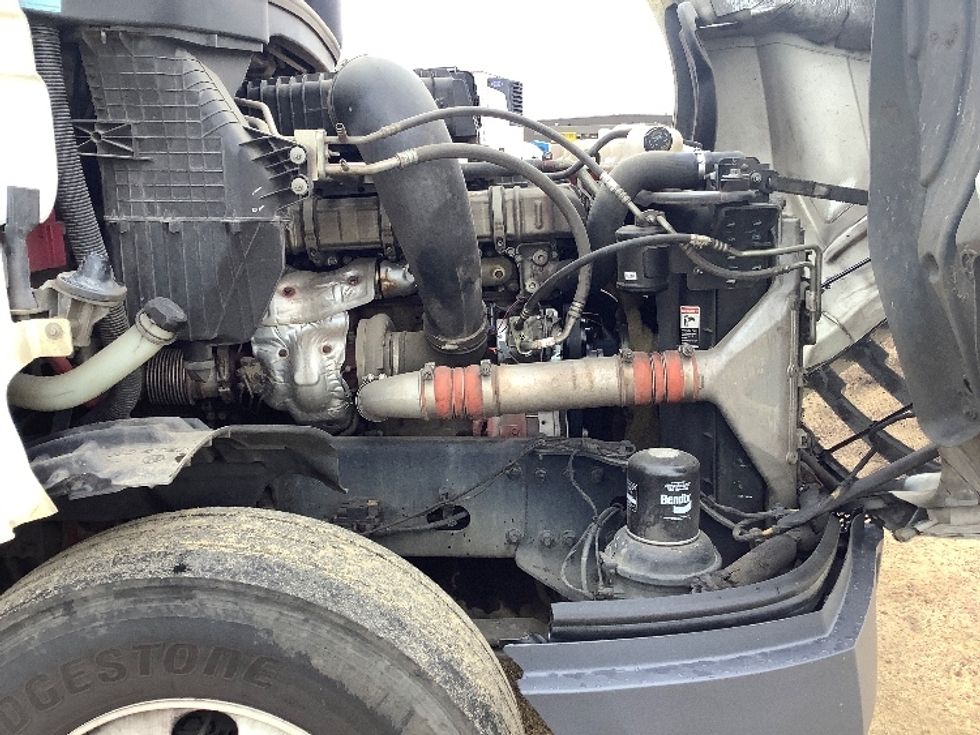 Sleeper Tractor-Heavy Duty Tractors-Freightliner-2020-T12664ST-Tifton-GA-706,577\n\t\tmiles-$ 39,250 - Image 19