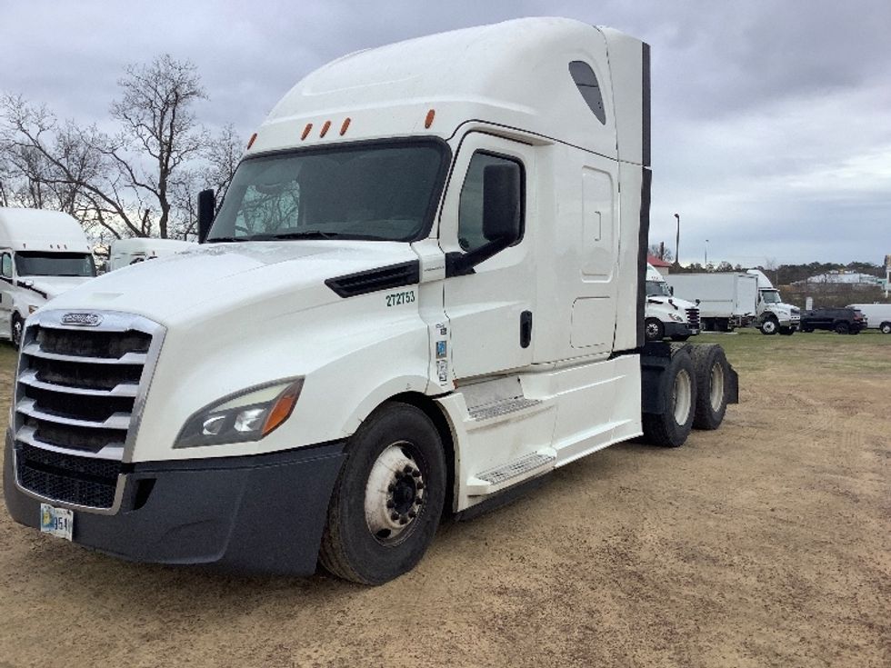 Sleeper Tractor-Heavy Duty Tractors-Freightliner-2020-T12664ST-Tifton-GA-706,577\n\t\tmiles-$ 39,250 - Image 3
