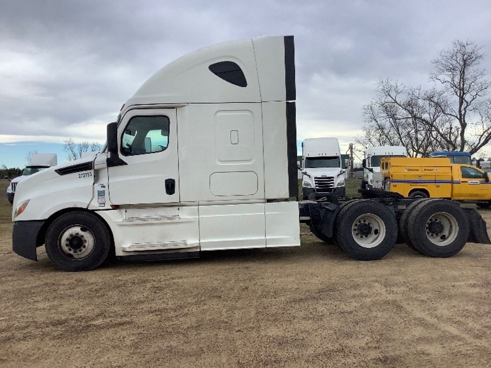 Sleeper Tractor-Heavy Duty Tractors-Freightliner-2020-T12664ST-Tifton-GA-706,577\n\t\tmiles-$ 39,250 - Image 4