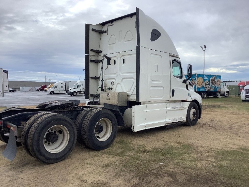 Sleeper Tractor-Heavy Duty Tractors-Freightliner-2020-T12664ST-Tifton-GA-706,577\n\t\tmiles-$ 39,250 - Image 7